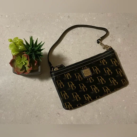 Dooney & Bourke 1975 authentic leather wristlet clutch - Picture 5 of 7